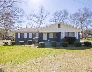 104 President Circle - Photo Thumbnail 1