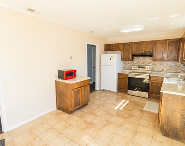 104 President Circle - Photo Thumbnail 5