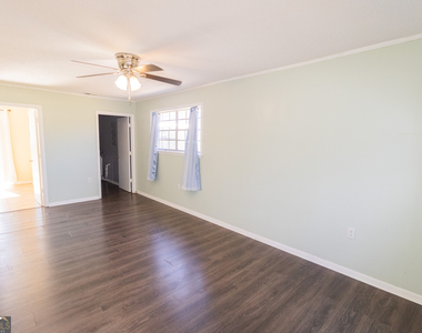 104 President Circle - Photo Thumbnail 7