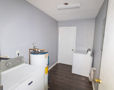 104 President Circle - Photo Thumbnail 8