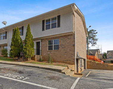 14 Villa Court Se - Photo Thumbnail 2