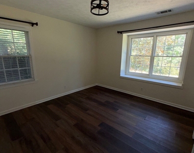 807 Piney Woods Drive - Photo Thumbnail 7