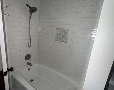 807 Piney Woods Drive - Photo Thumbnail 9