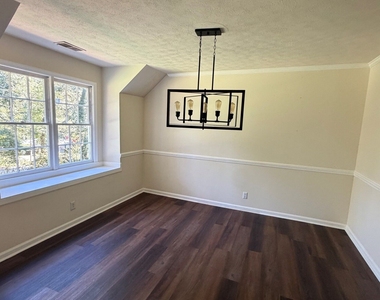 807 Piney Woods Drive - Photo Thumbnail 3