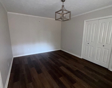 807 Piney Woods Drive - Photo Thumbnail 6