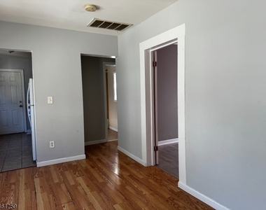 213 Spooner Ave - Photo Thumbnail 3