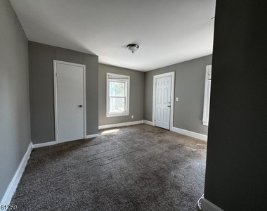 213 Spooner Ave - Photo Thumbnail 10