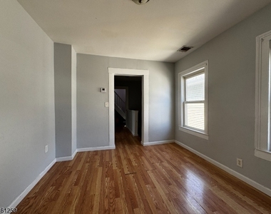 213 Spooner Ave - Photo Thumbnail 4