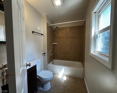 213 Spooner Ave - Photo Thumbnail 7