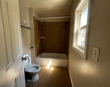 213 Spooner Ave - Photo Thumbnail 6