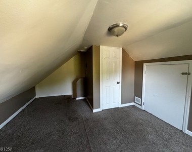 213 Spooner Ave - Photo Thumbnail 11