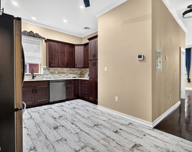 81 W Main St - Photo Thumbnail 5