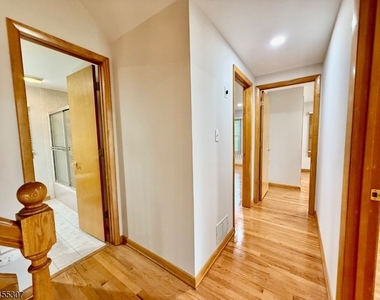 31 Hillside Ave - Photo Thumbnail 12