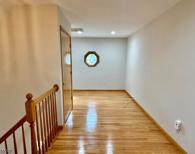 31 Hillside Ave - Photo Thumbnail 26