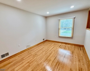 31 Hillside Ave - Photo Thumbnail 13