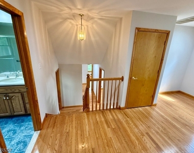 31 Hillside Ave - Photo Thumbnail 31