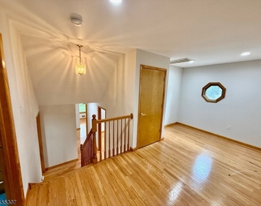 31 Hillside Ave - Photo Thumbnail 22