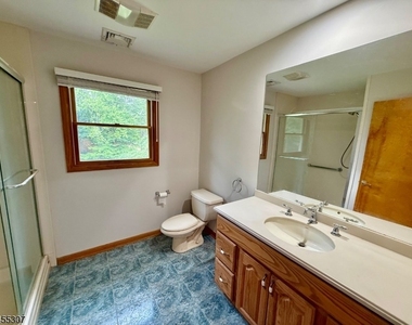 31 Hillside Ave - Photo Thumbnail 23