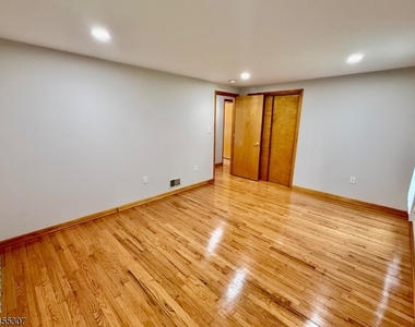 31 Hillside Ave - Photo Thumbnail 18