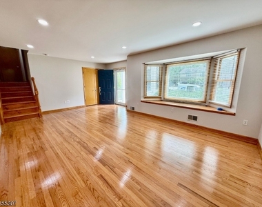 31 Hillside Ave - Photo Thumbnail 9
