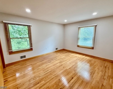 31 Hillside Ave - Photo Thumbnail 15