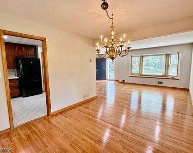 31 Hillside Ave - Photo Thumbnail 6