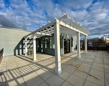 22 Center St - Photo Thumbnail 25