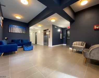 22 Center St - Photo Thumbnail 20