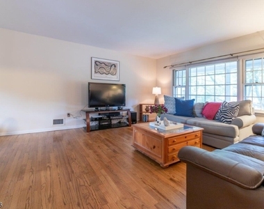31 Woodland Rd - Photo Thumbnail 7