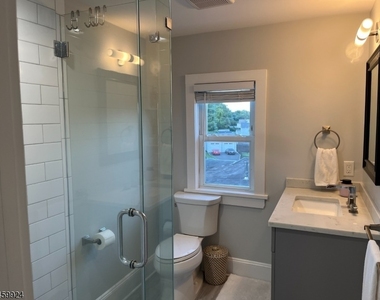 49 Park Ave Unit 3 - Photo Thumbnail 16