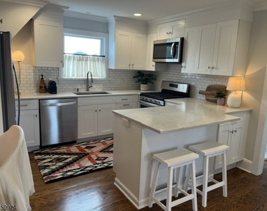 49 Park Ave Unit 3 - Photo Thumbnail 12