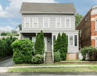 49 Park Ave Unit 3 - Photo Thumbnail 2