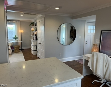49 Park Ave Unit 3 - Photo Thumbnail 14