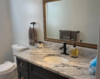 115 Burnside Ave - Photo Thumbnail 7