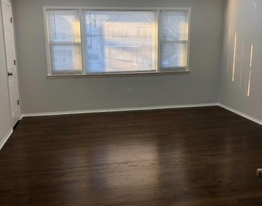 115 Burnside Ave - Photo Thumbnail 2