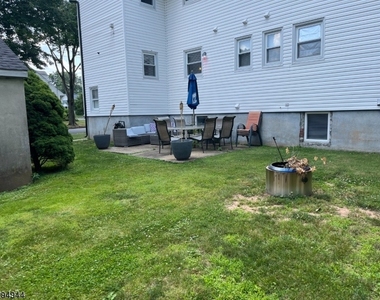 115 Burnside Ave - Photo Thumbnail 11