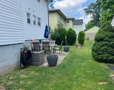 115 Burnside Ave - Photo Thumbnail 10
