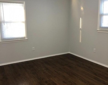 115 Burnside Ave - Photo Thumbnail 5