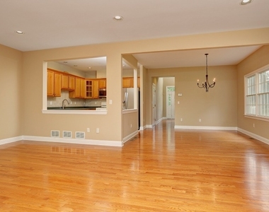 215 Raymound Blvd - Photo Thumbnail 3