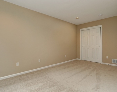 215 Raymound Blvd - Photo Thumbnail 18