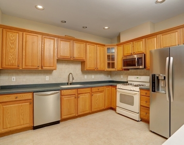 215 Raymound Blvd - Photo Thumbnail 4