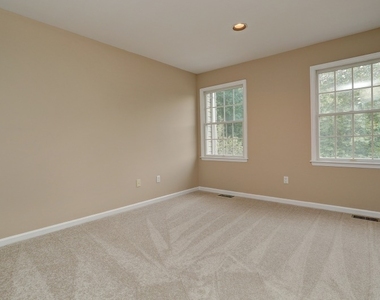 215 Raymound Blvd - Photo Thumbnail 7
