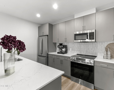 180 Morris Avenue - Photo Thumbnail 3