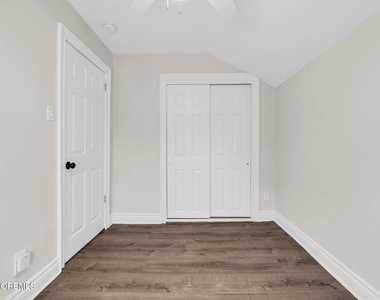 1004 Grand Avenue - Photo Thumbnail 18