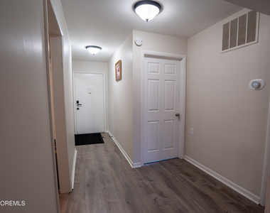 5c Twin Rivers Drive - Photo Thumbnail 14