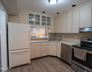 5c Twin Rivers Drive - Photo Thumbnail 4