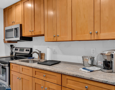 1605 Grand Central Avenue - Photo Thumbnail 7