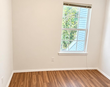 11 Lexington Court - Photo Thumbnail 14