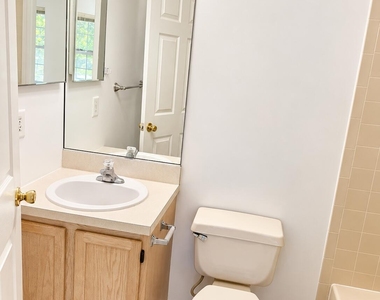 11 Lexington Court - Photo Thumbnail 12