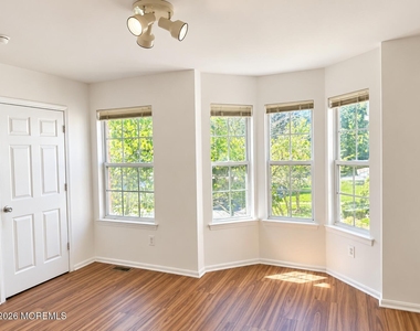 11 Lexington Court - Photo Thumbnail 10